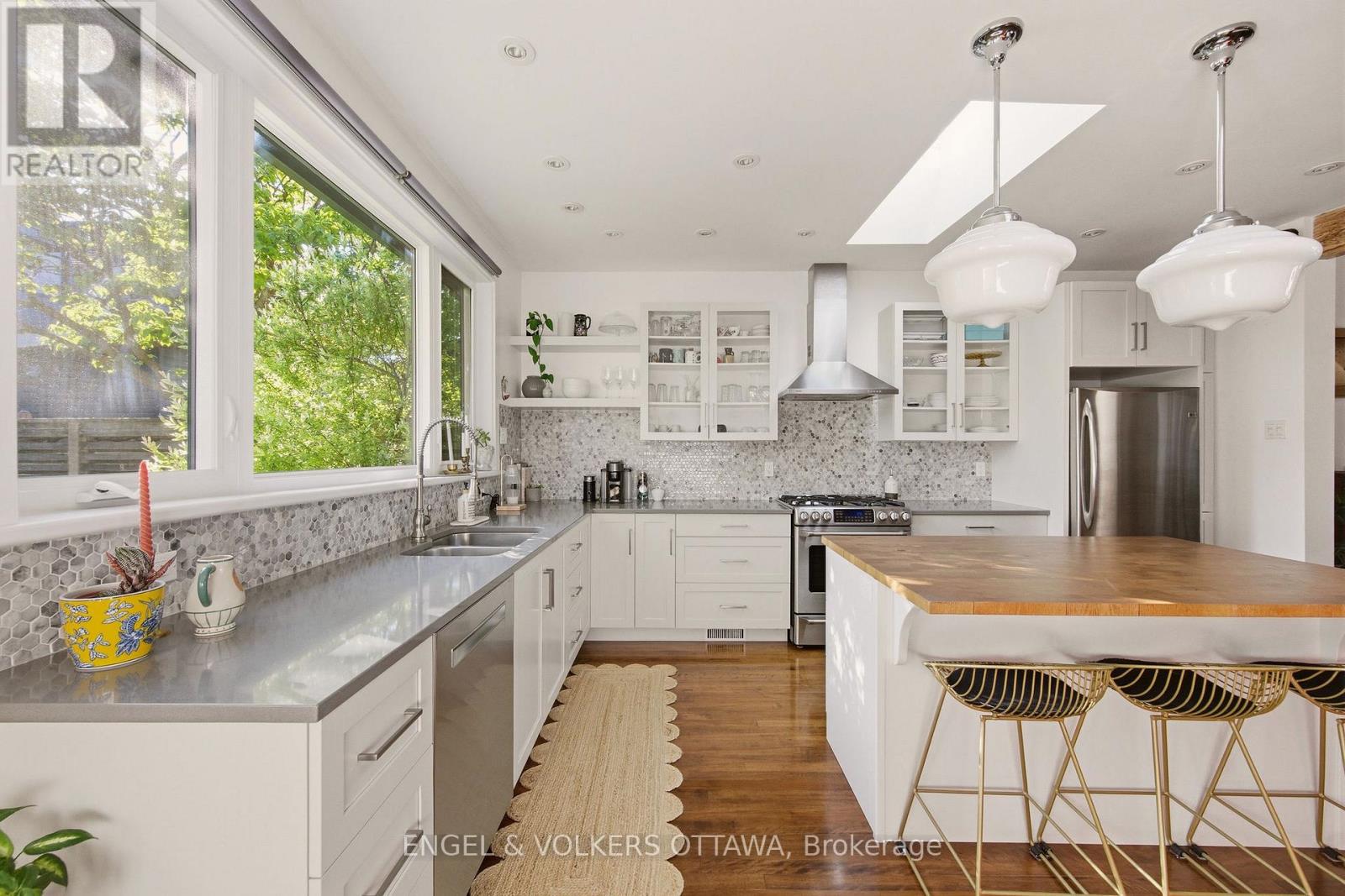 176 HINTON AVENUE N - 18