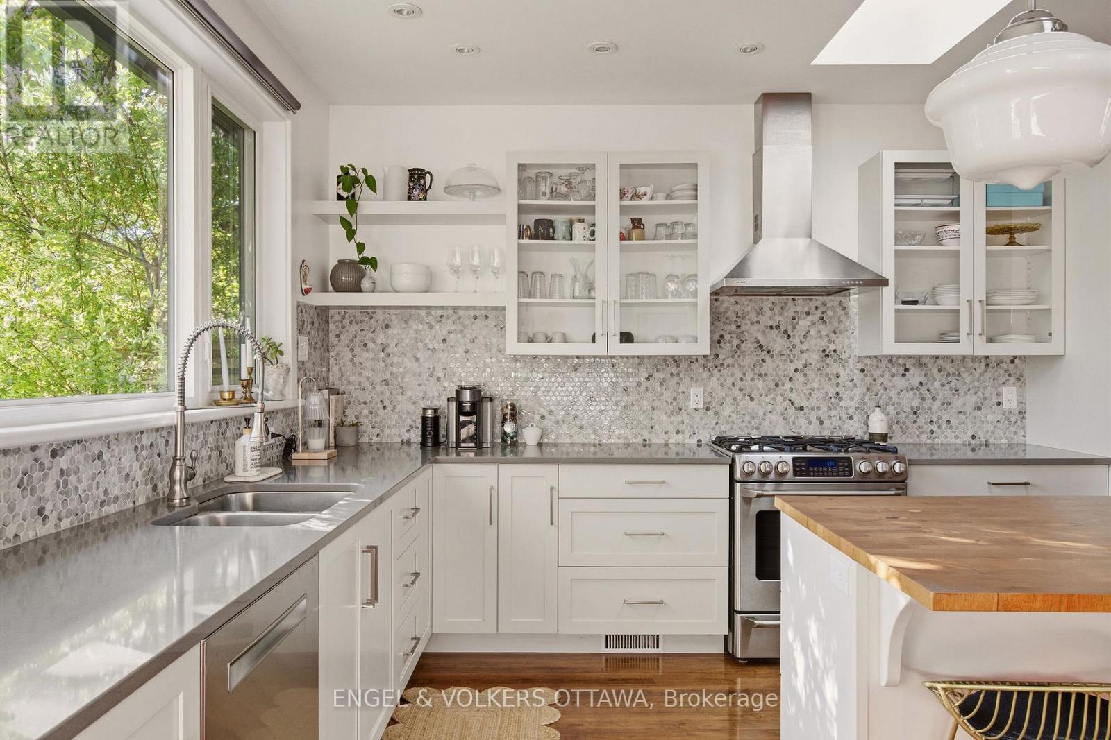 176 HINTON AVENUE N - 19