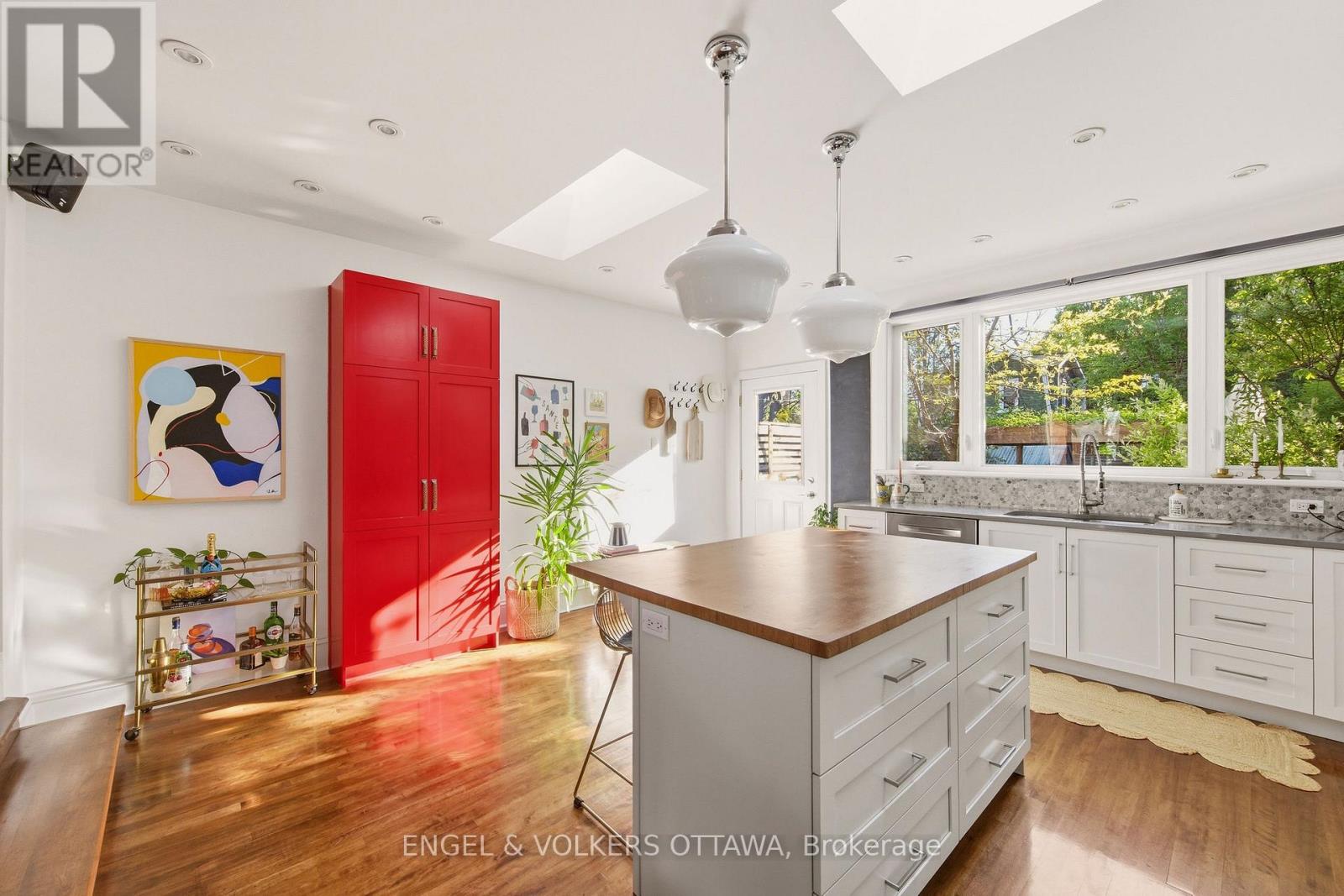 176 HINTON AVENUE N - 20
