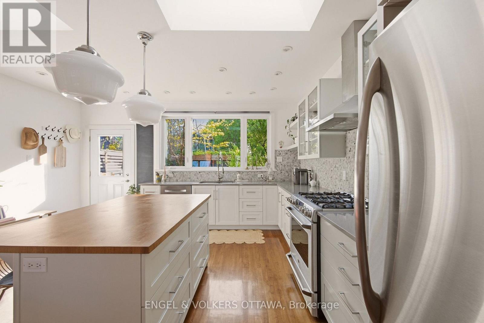 176 HINTON AVENUE N - 21