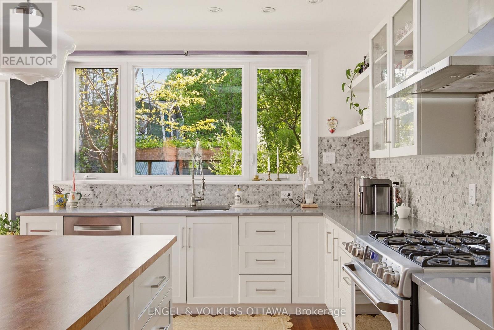 176 HINTON AVENUE N - 22