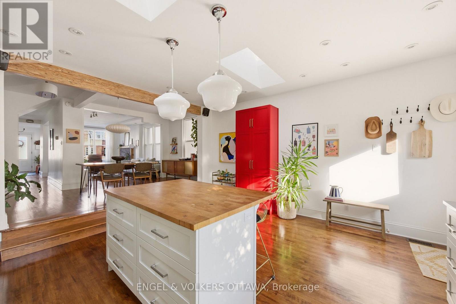 176 HINTON AVENUE N - 23