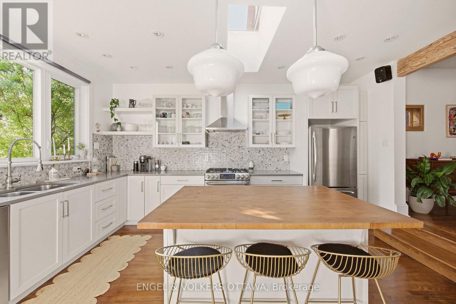 176 HINTON AVENUE N - 24