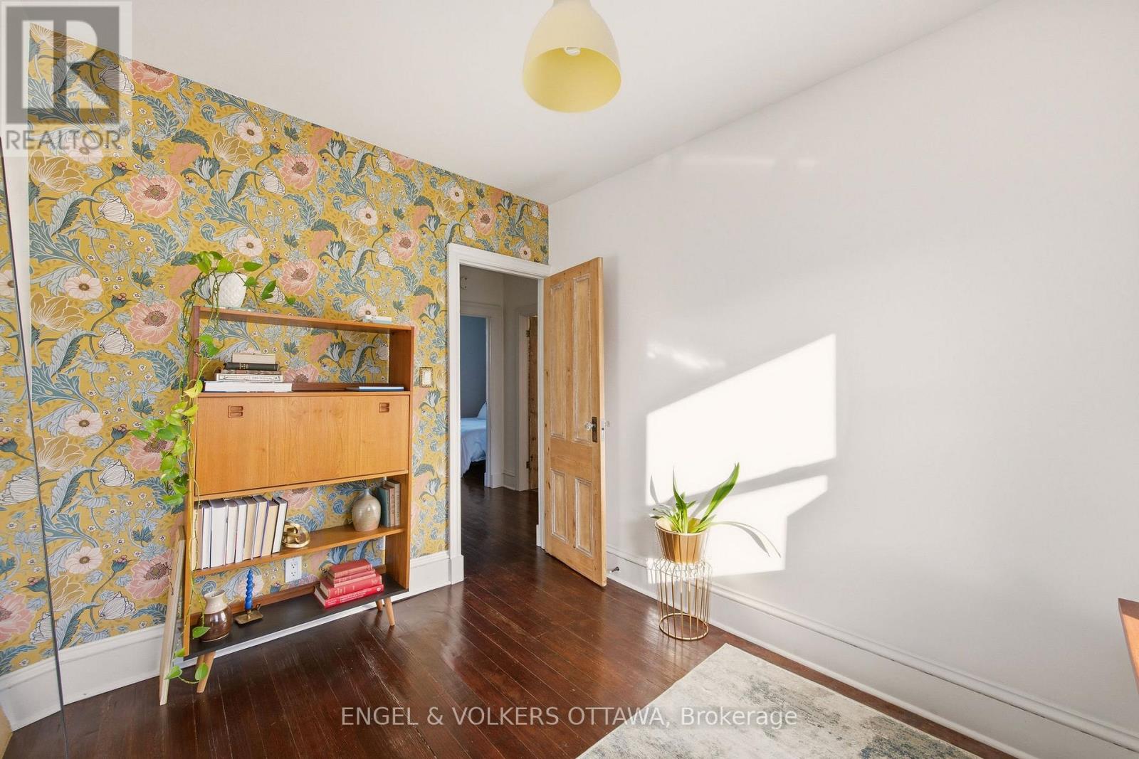 176 HINTON AVENUE N - 28