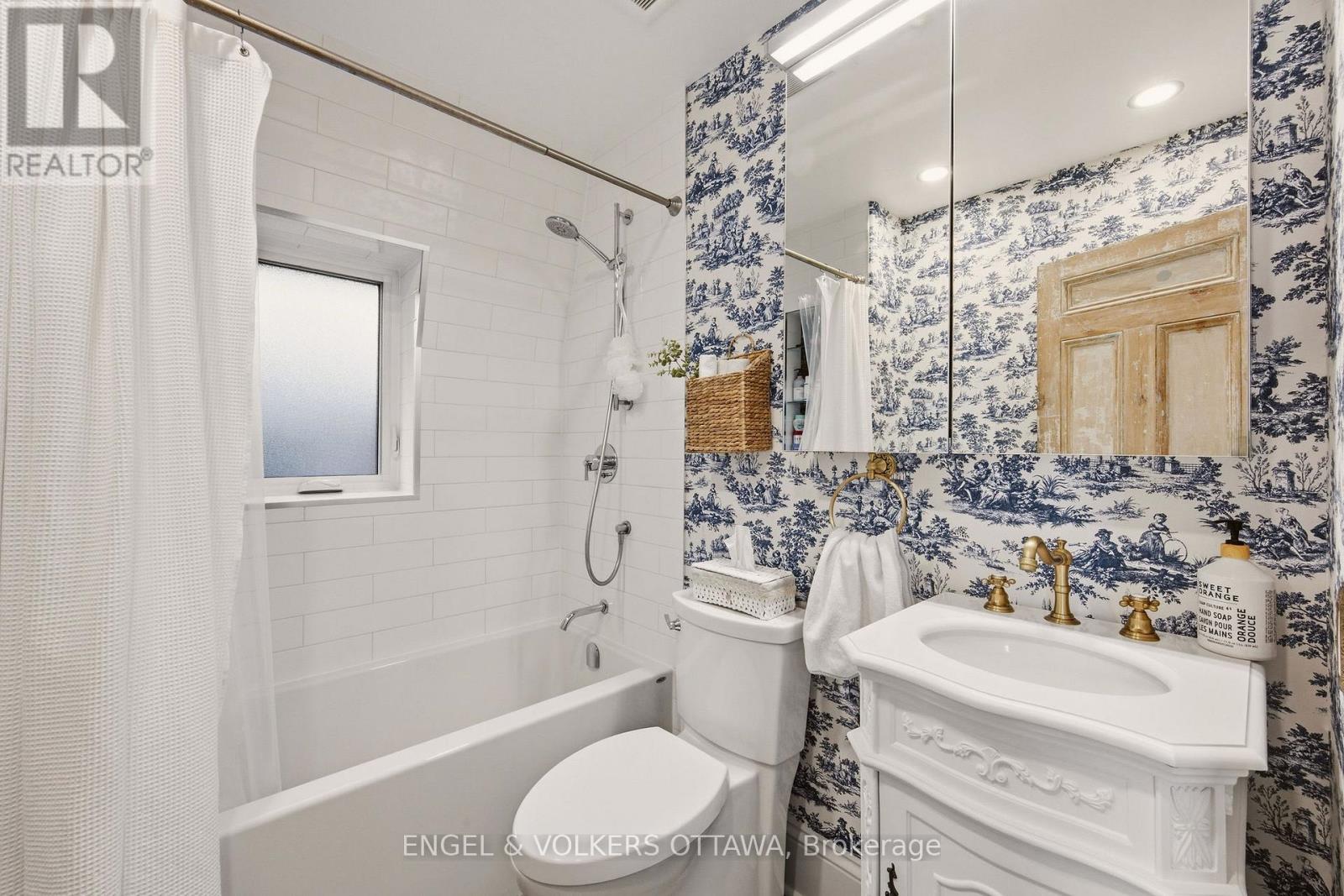 176 HINTON AVENUE N - 36