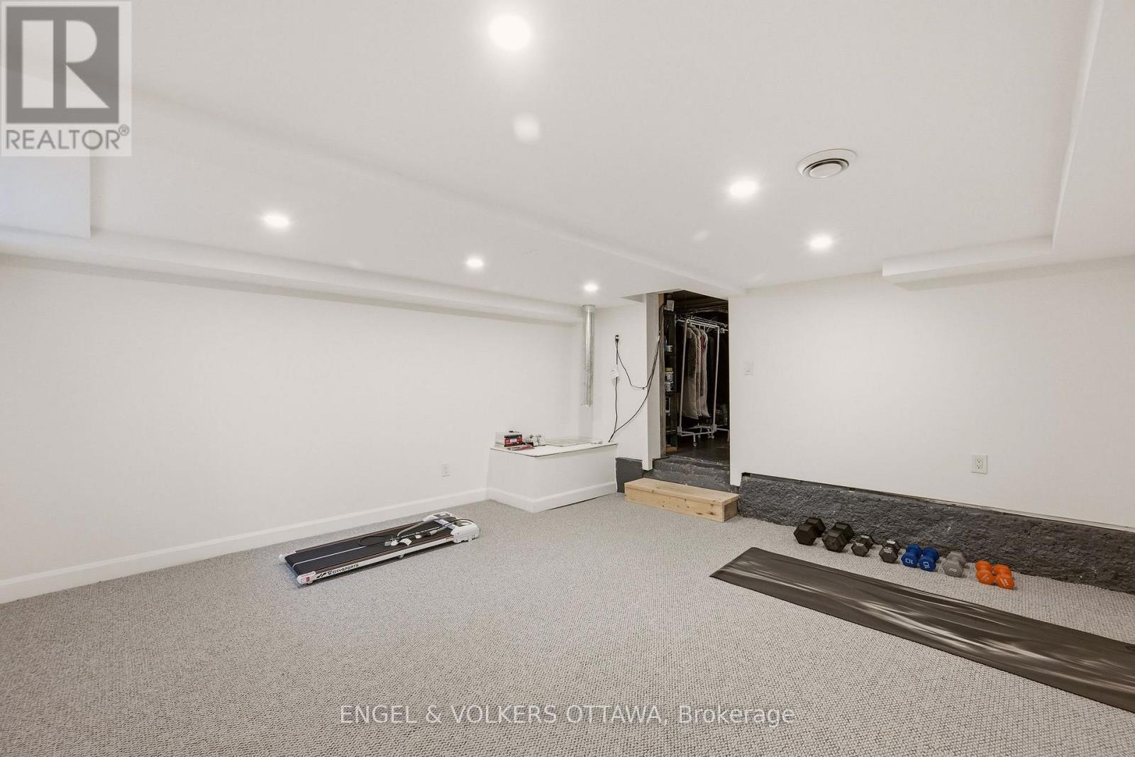 176 HINTON AVENUE N - 42