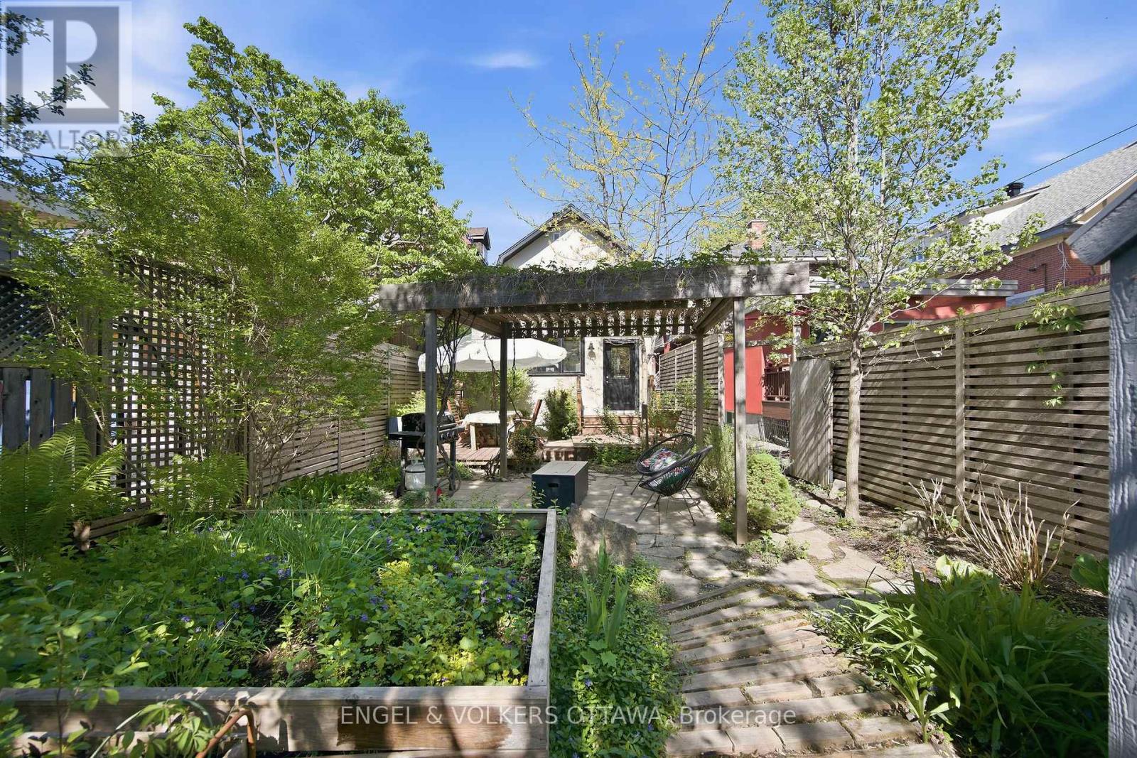 176 HINTON AVENUE N - 45