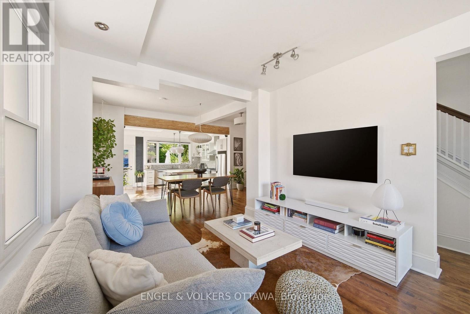 176 HINTON AVENUE N - 9