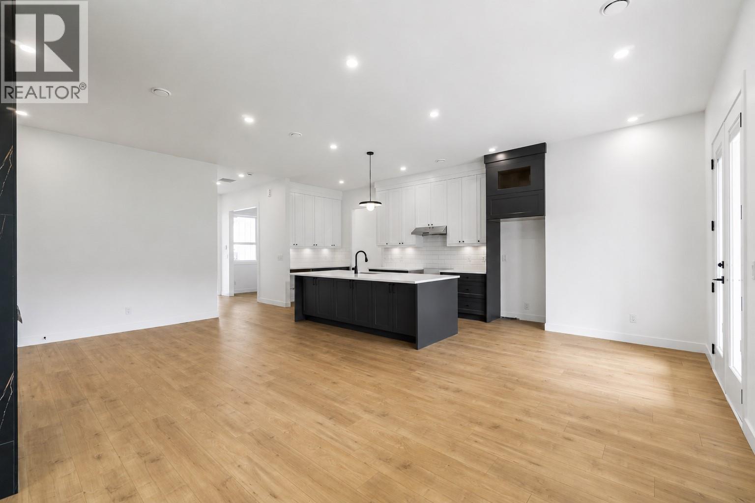  6840 42 Street Northeast, Salmon Arm