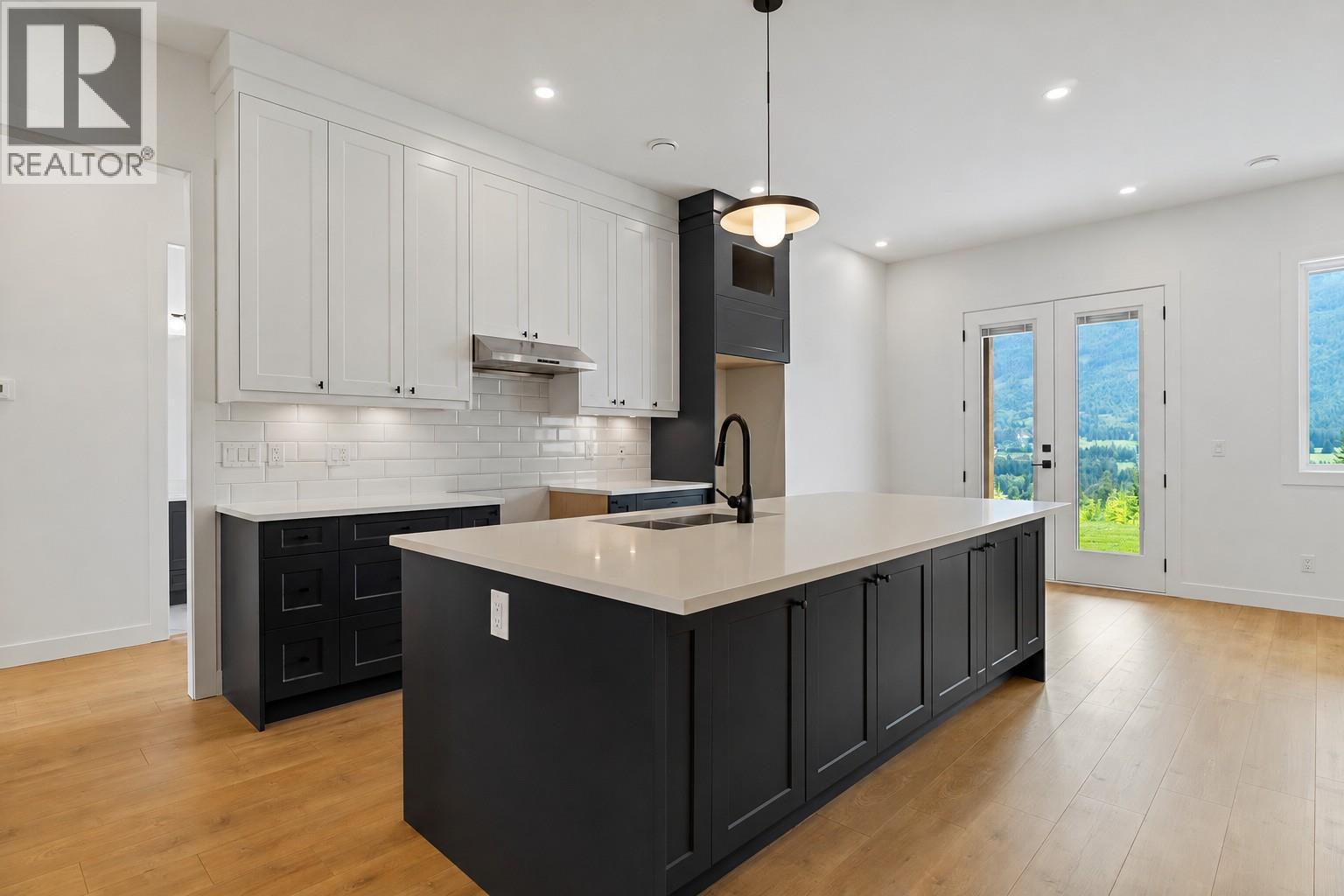  6840 42 Street Northeast, Salmon Arm