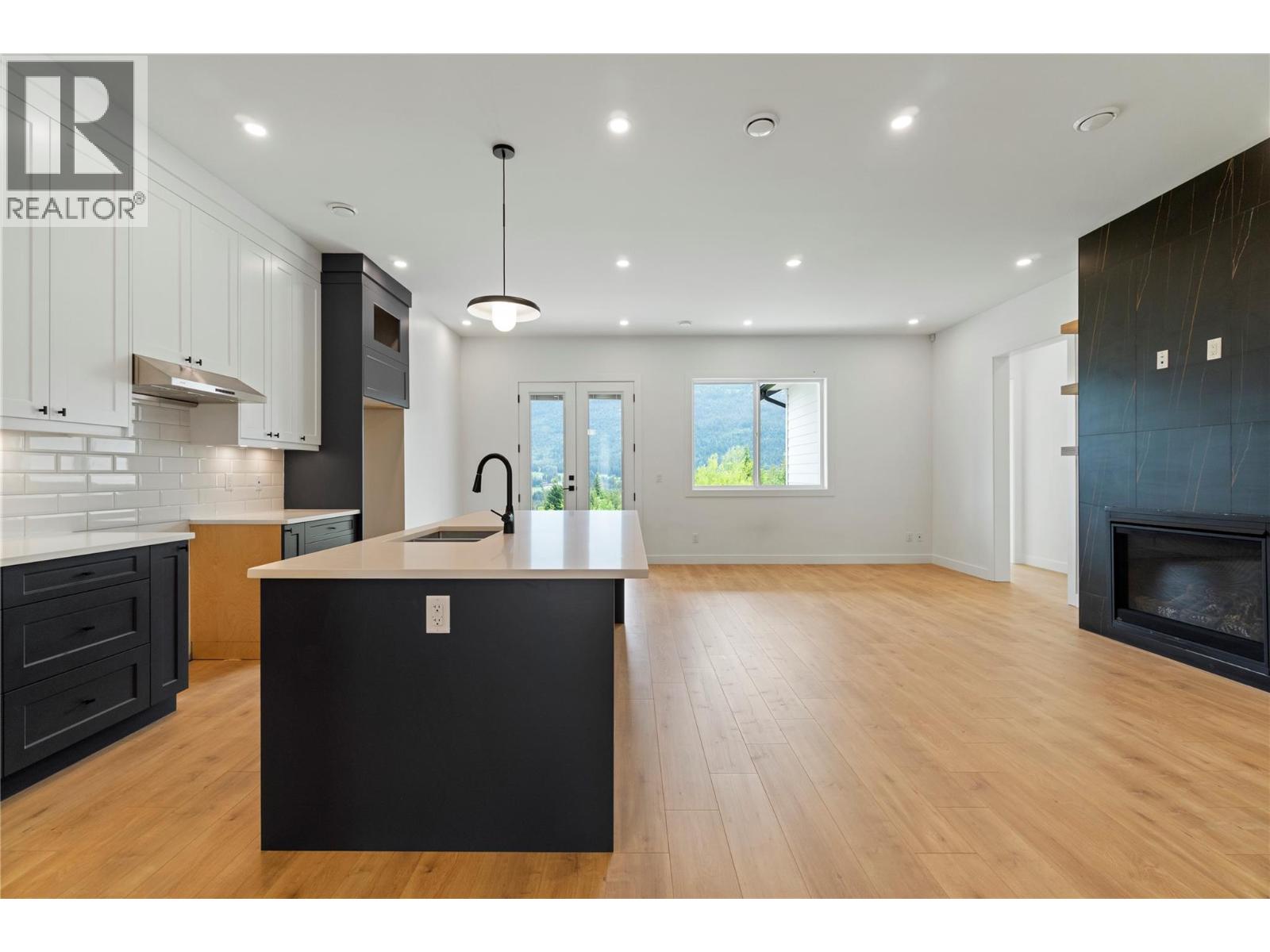  6840 42 Street Northeast, Salmon Arm