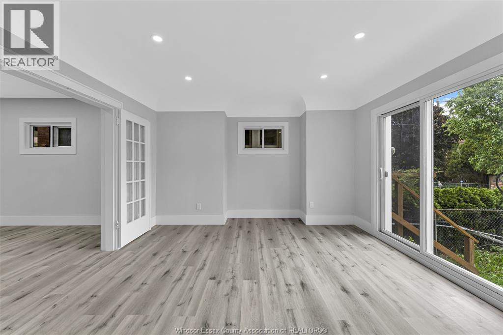 1525 DOUGALL ... - 10