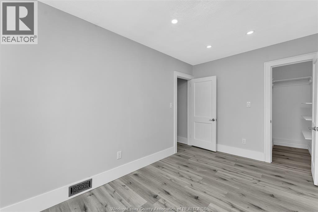 1525 DOUGALL ... - 17