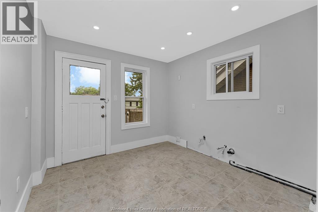 1525 DOUGALL ... - 19