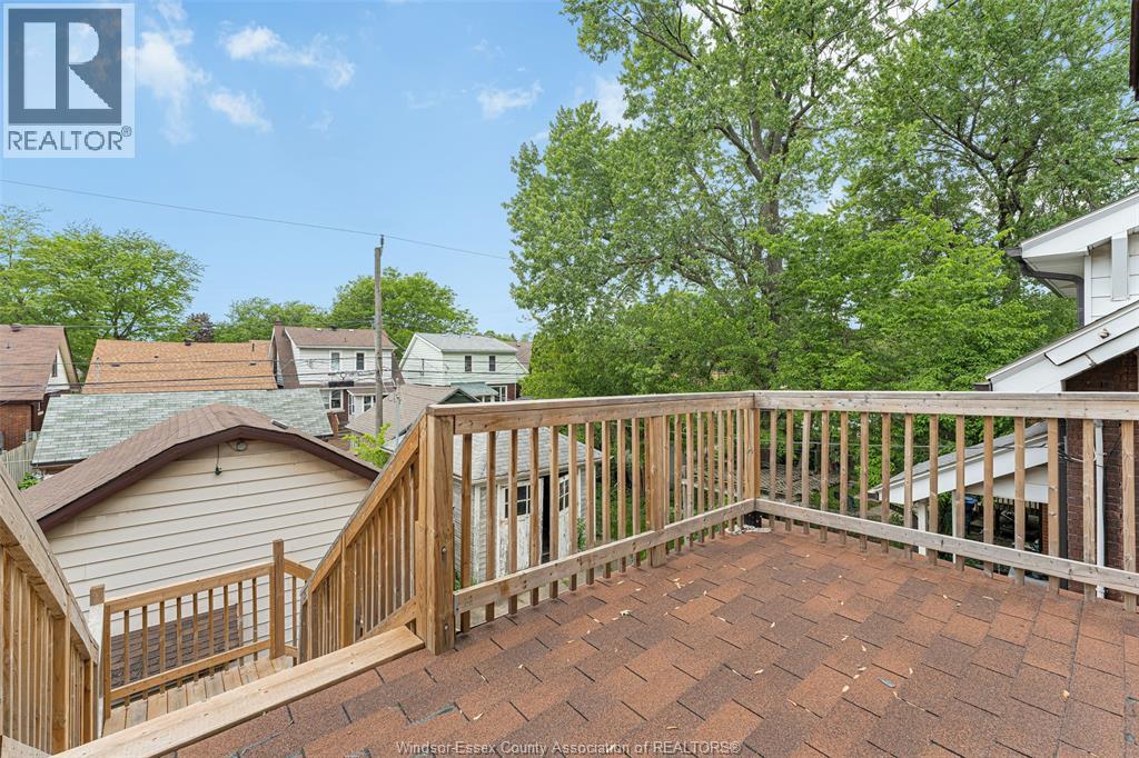 1525 DOUGALL ... - 20
