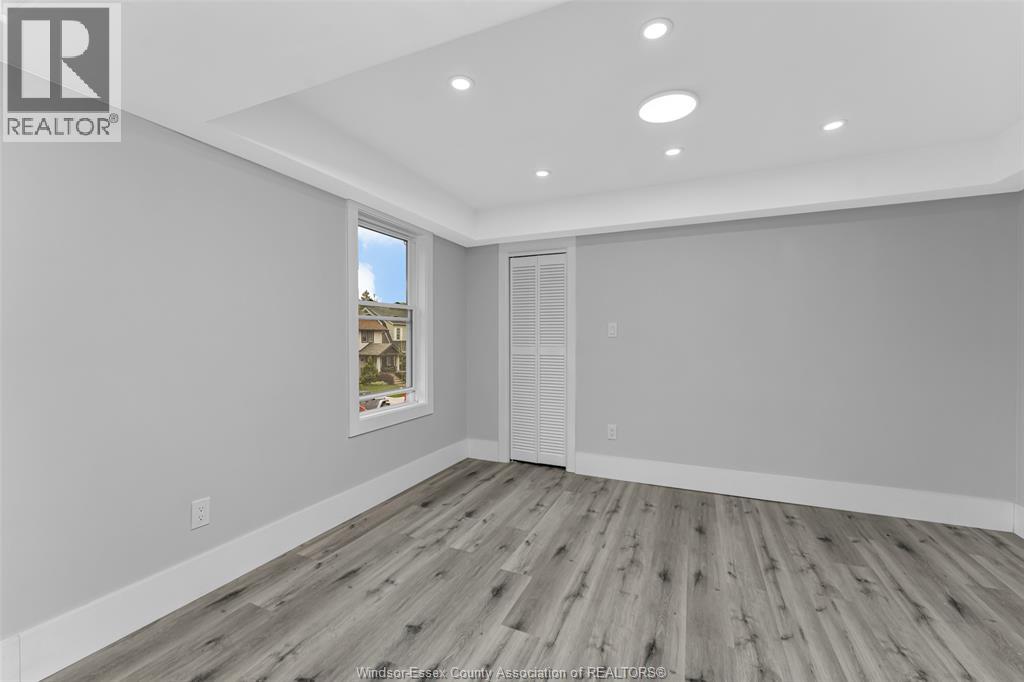 1525 DOUGALL ... - 22