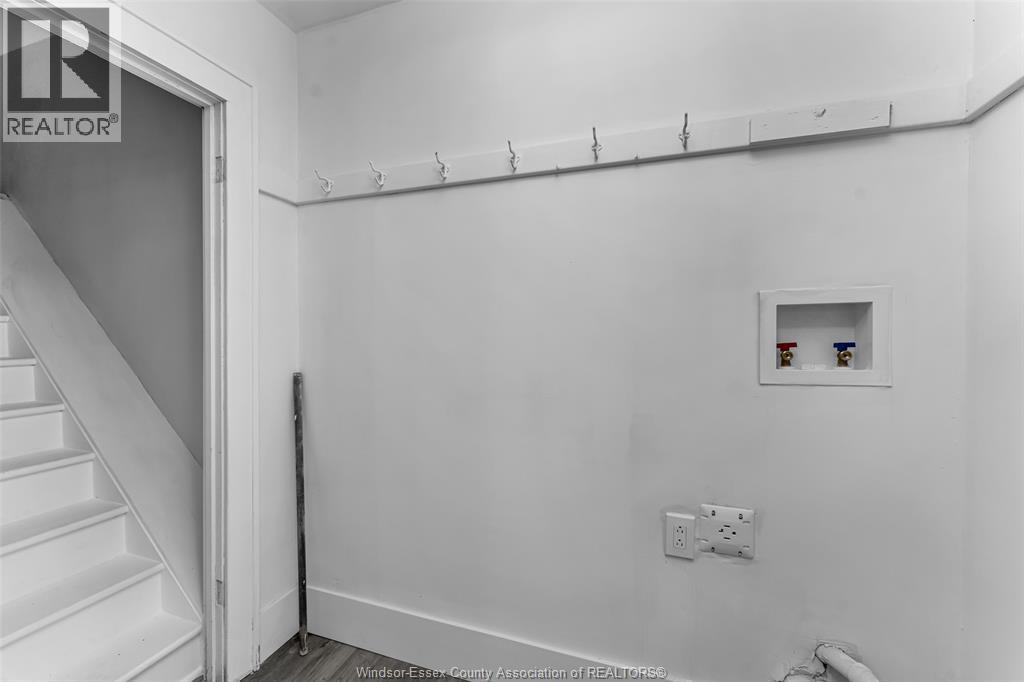 1525 DOUGALL ... - 23