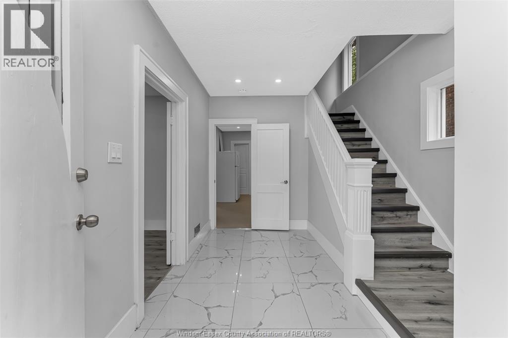 1525 DOUGALL ... - Image 3