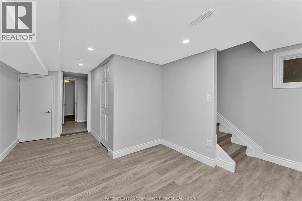 1525 DOUGALL ... - 30