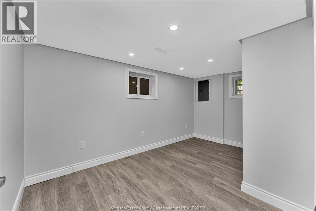 1525 DOUGALL ... - 32
