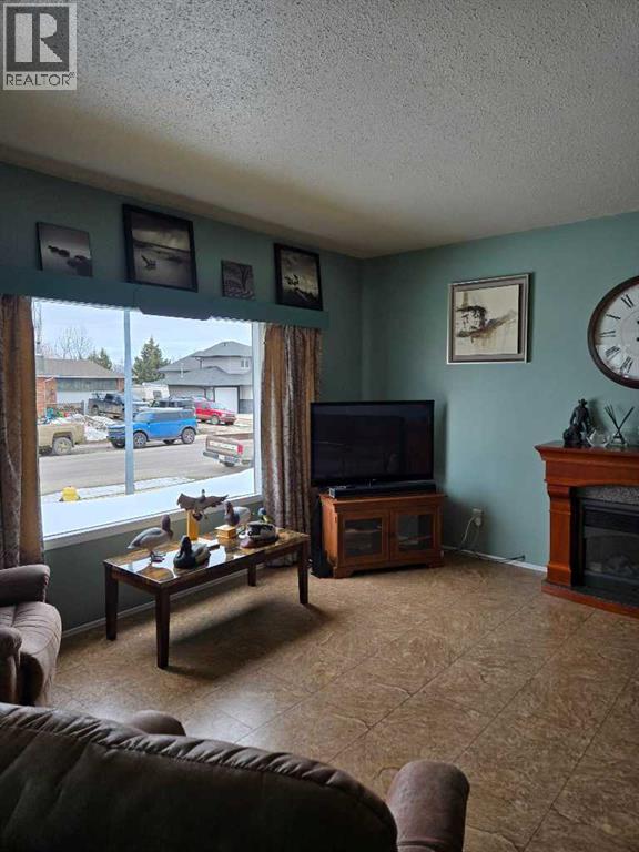 805 8 Street - 8