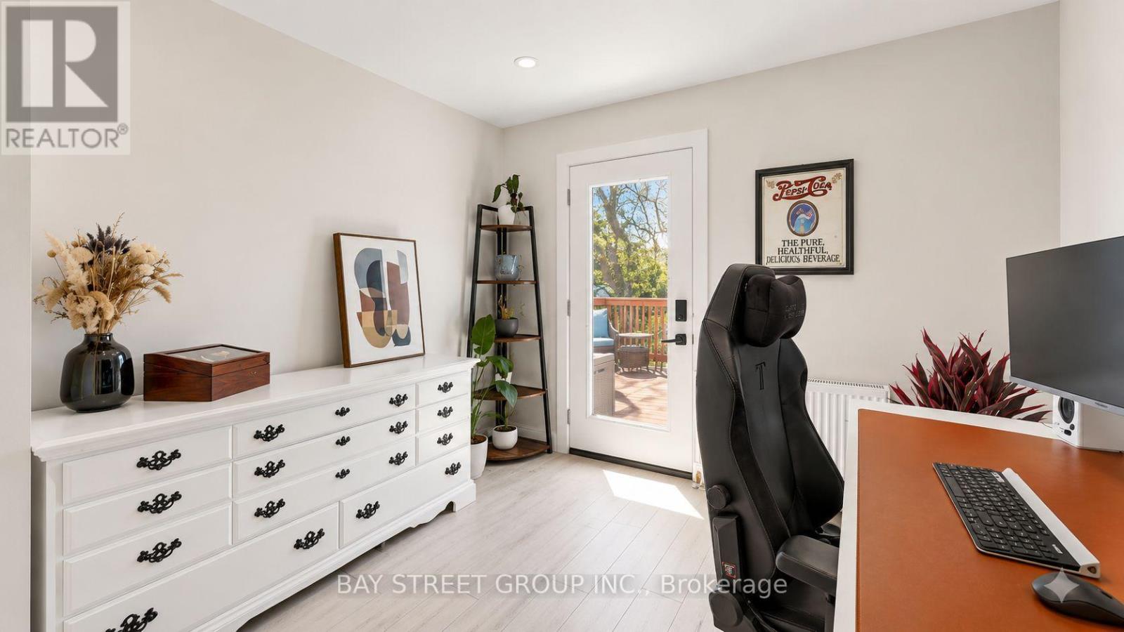 58 ALBERT AVENUE - 17