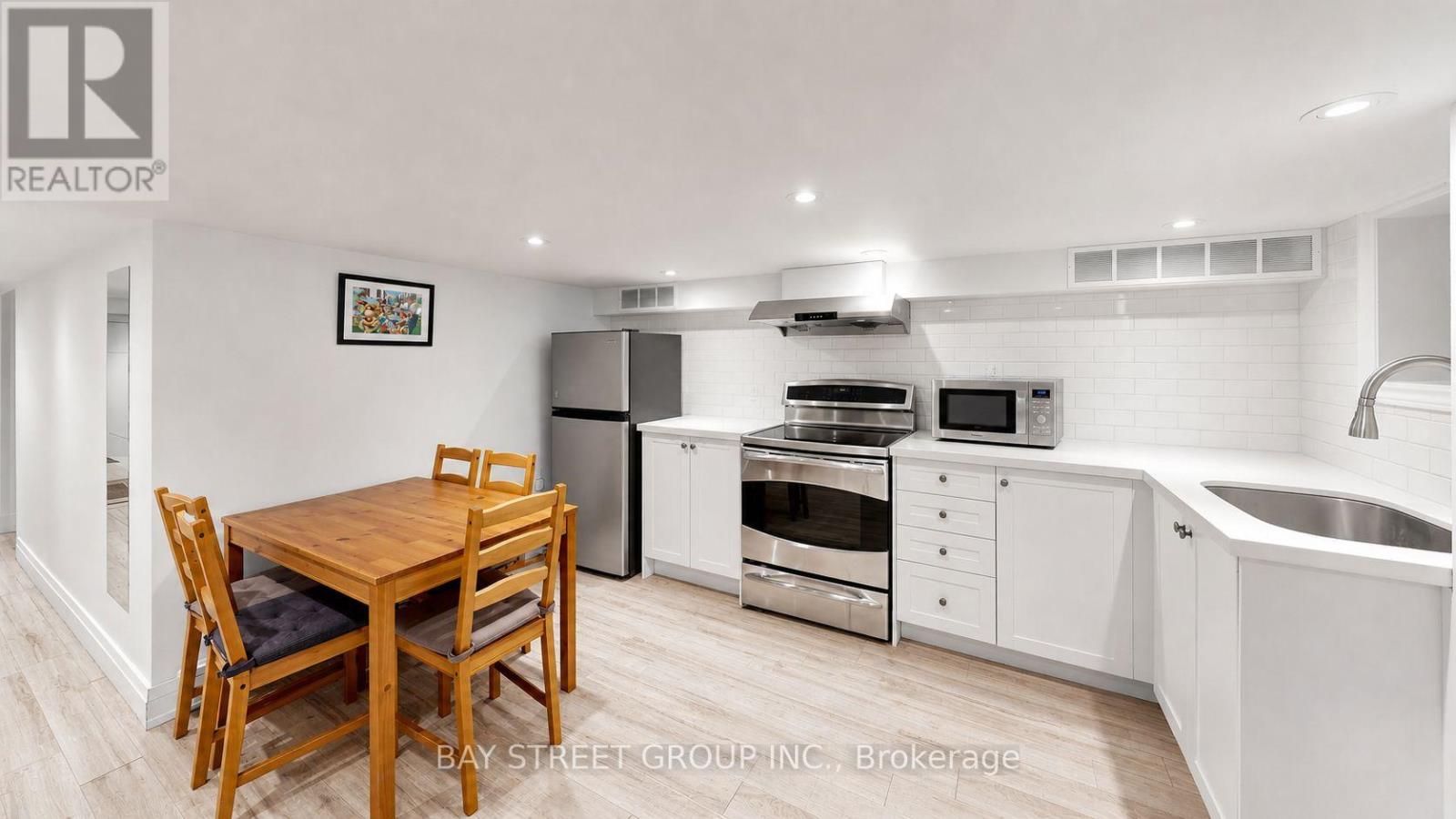 58 ALBERT AVENUE - 20