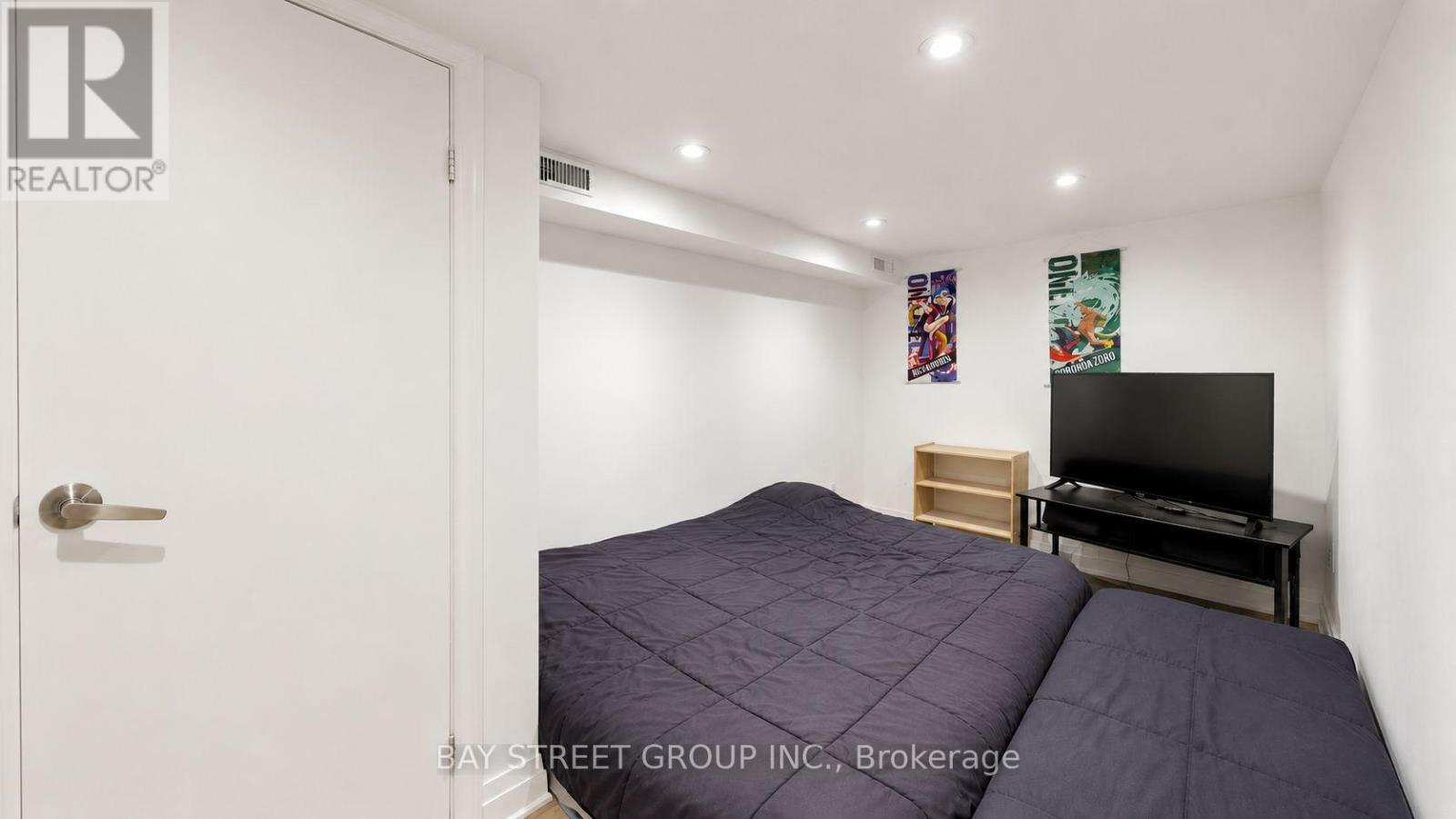 58 ALBERT AVENUE - 22