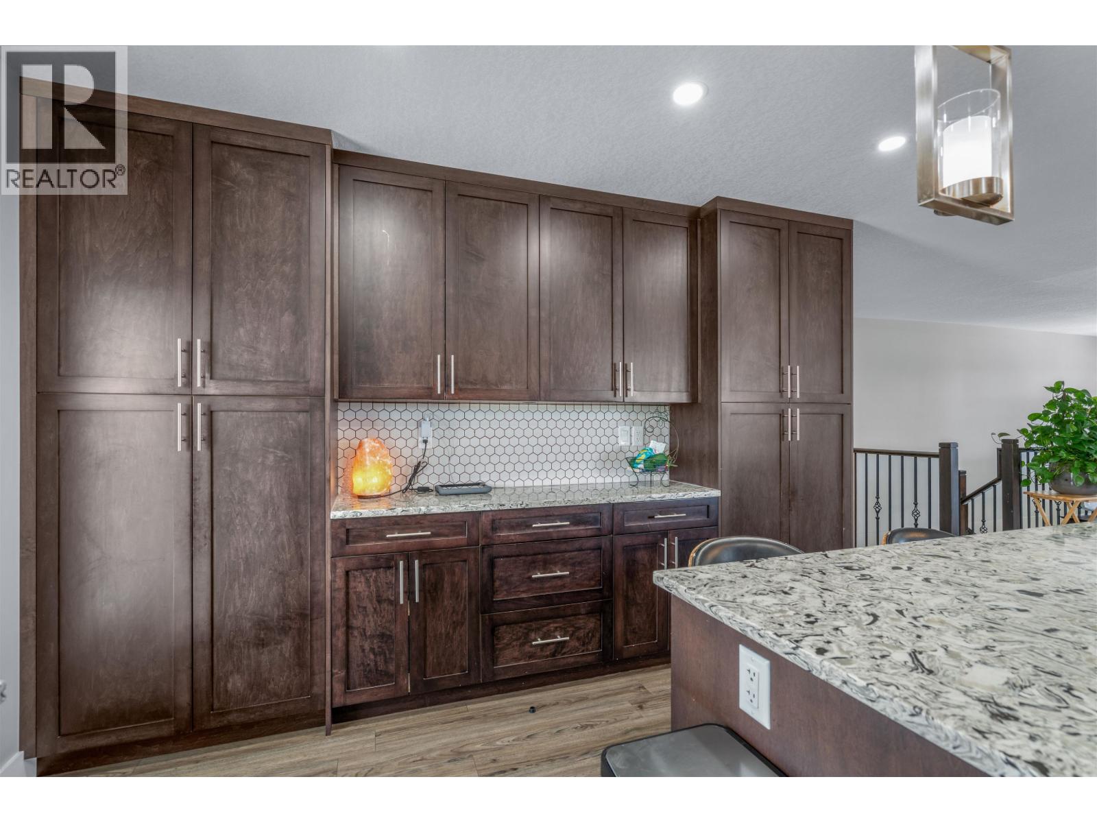 2443 ROWE STREET - 10