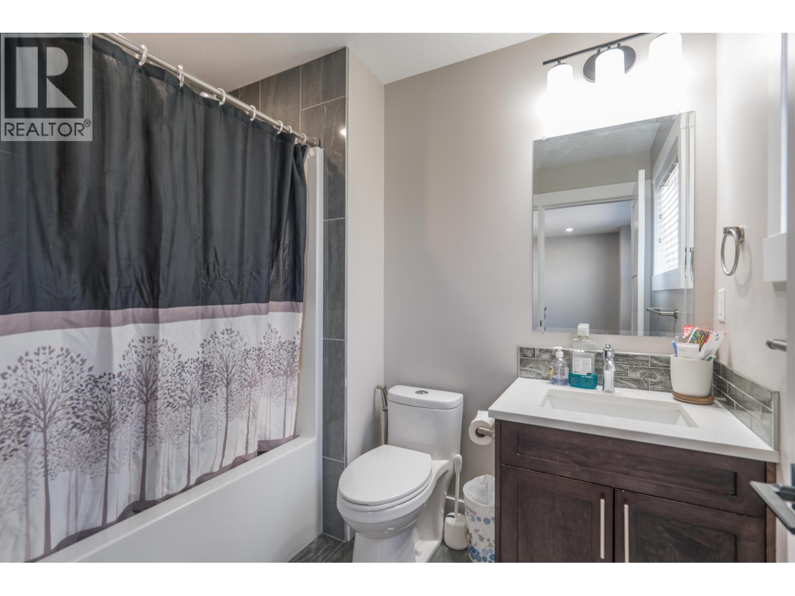 2443 ROWE STREET - 17