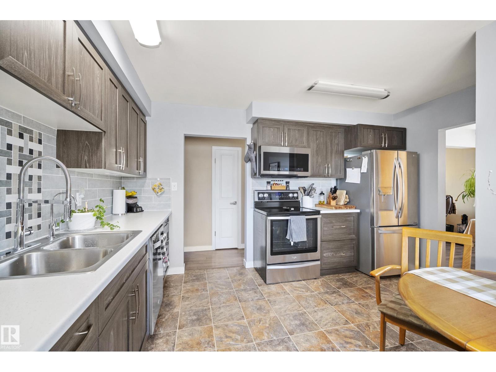 8804 136 AV NW - 12