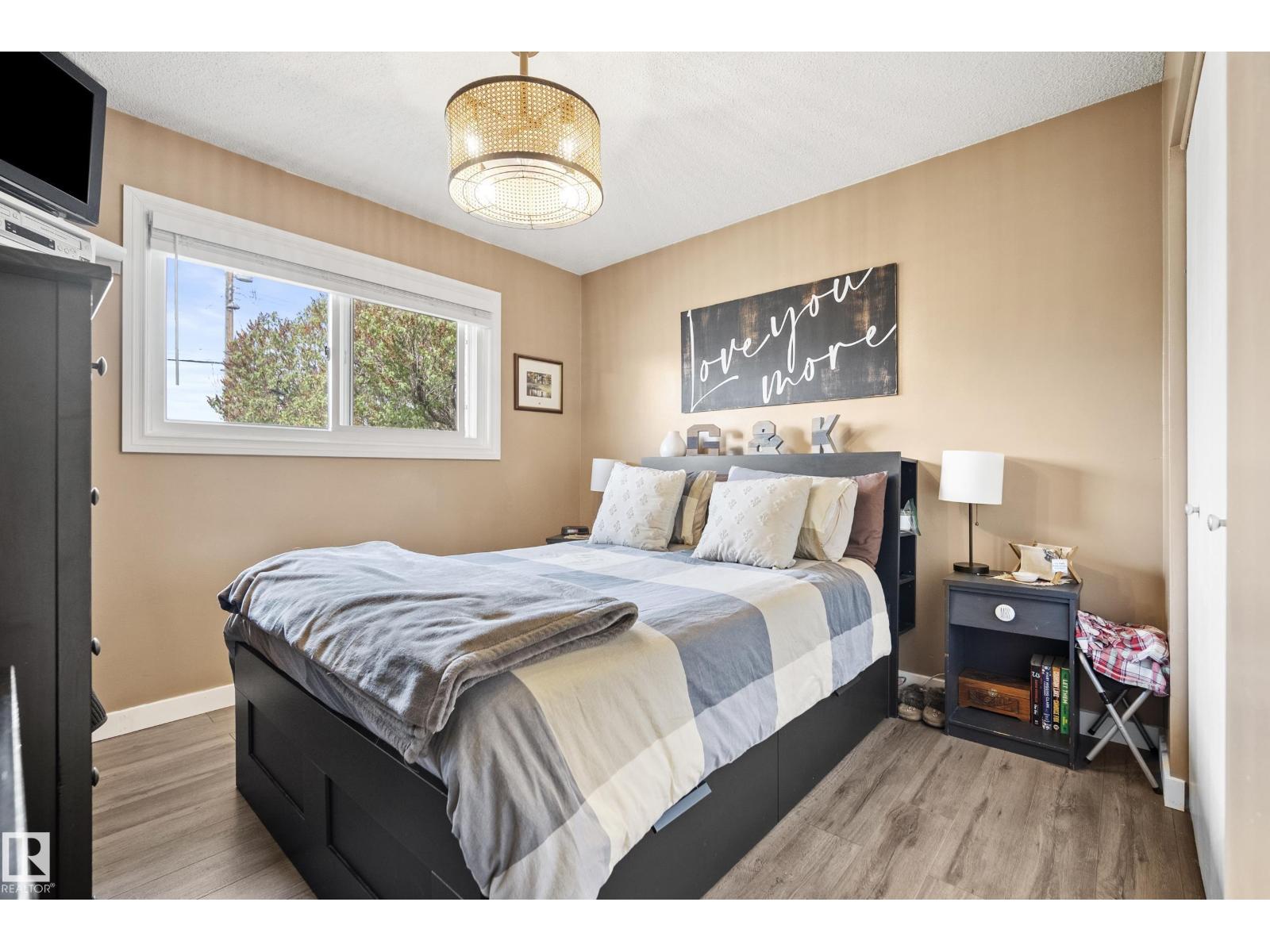 8804 136 AV NW - 15