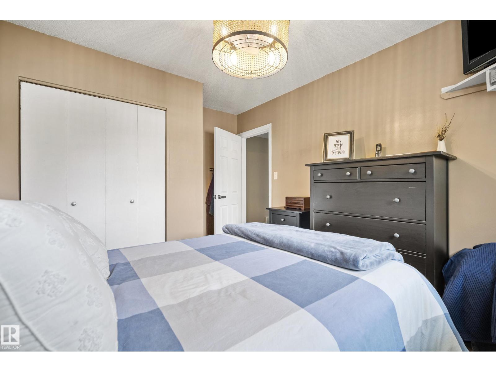 8804 136 AV NW - 17