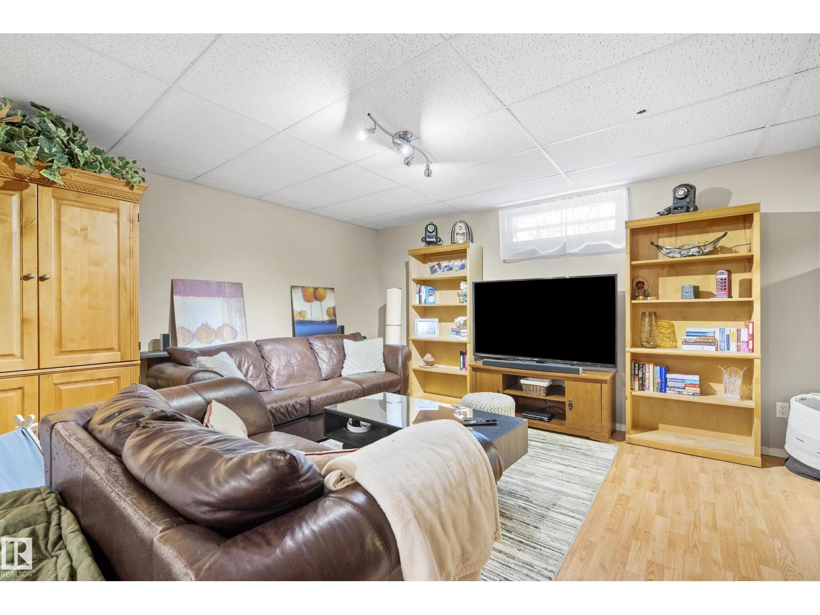 8804 136 AV NW - 24