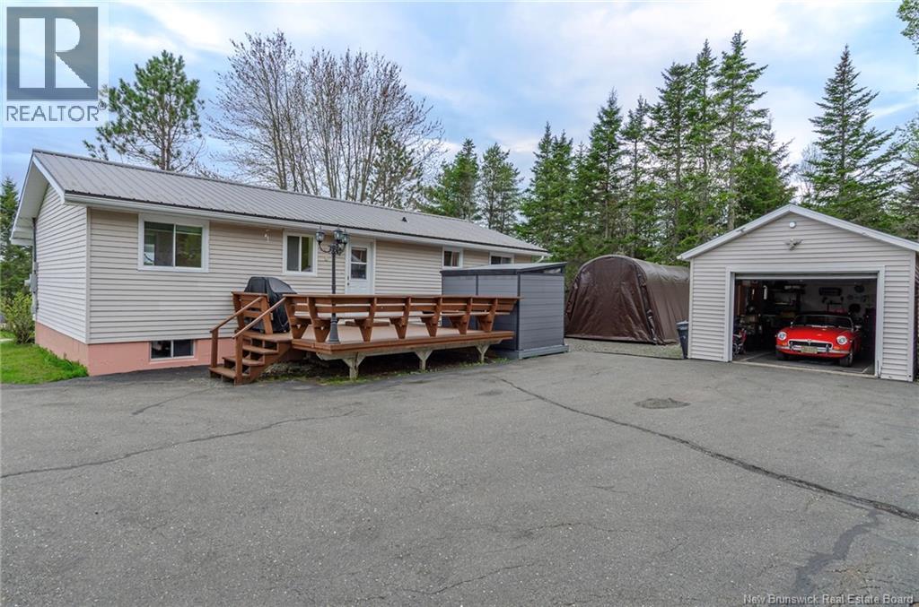 16 Armstrong Crescent - 11