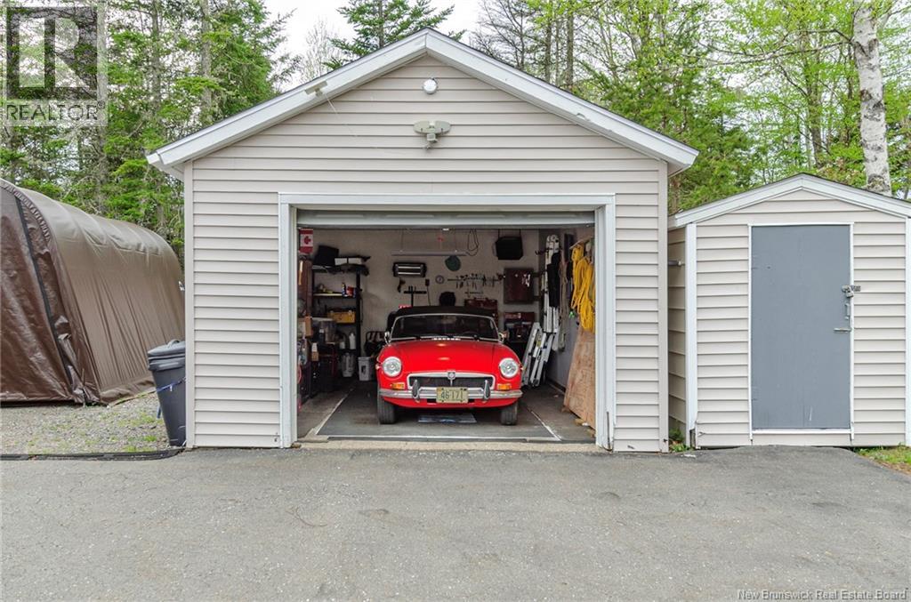 16 Armstrong Crescent - 12