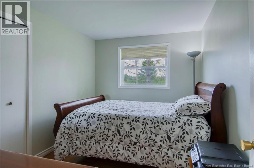16 Armstrong Crescent - 28