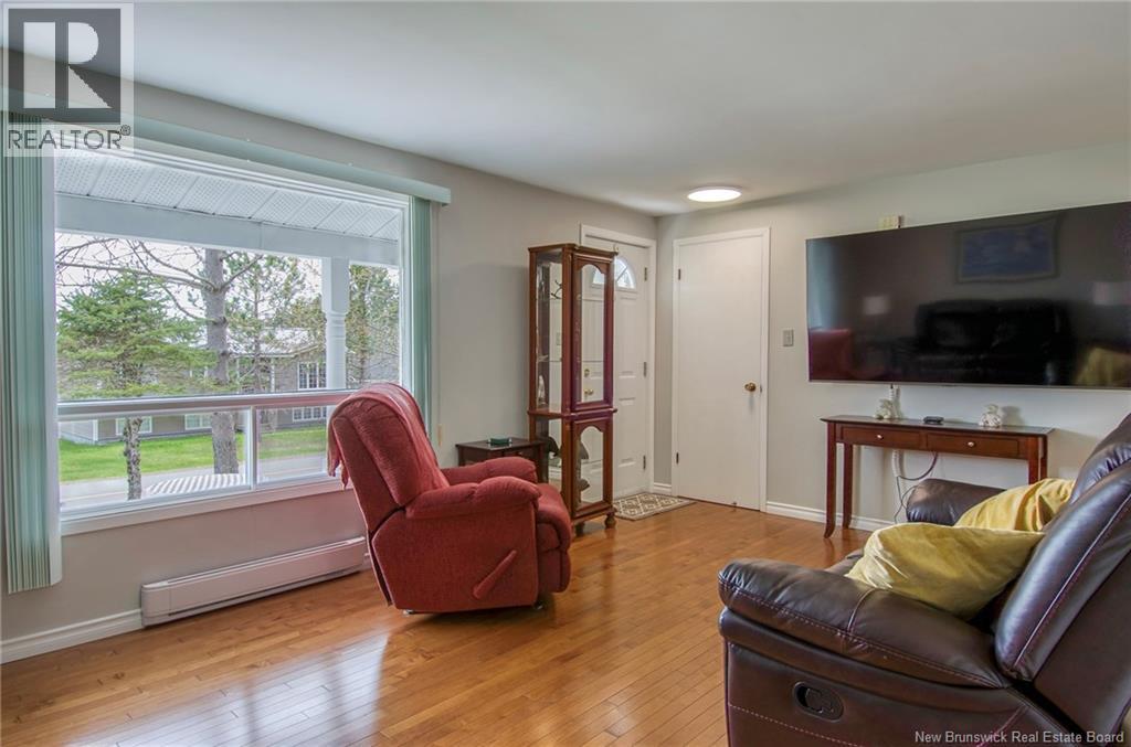 16 Armstrong Crescent - 24