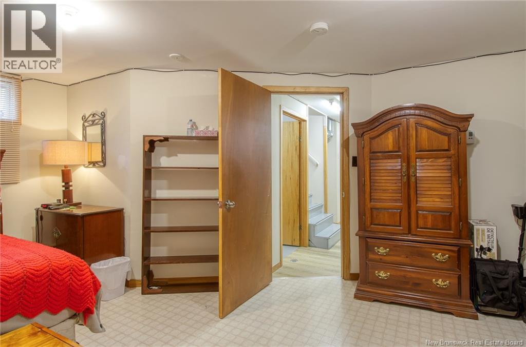16 Armstrong Crescent - 39