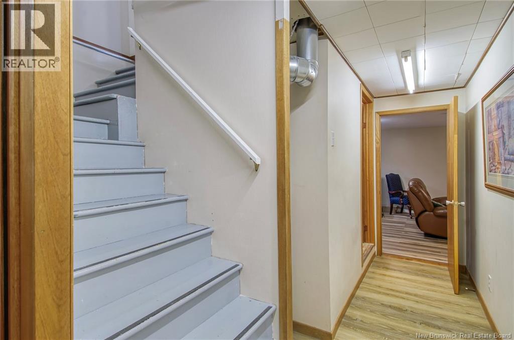 16 Armstrong Crescent - 36