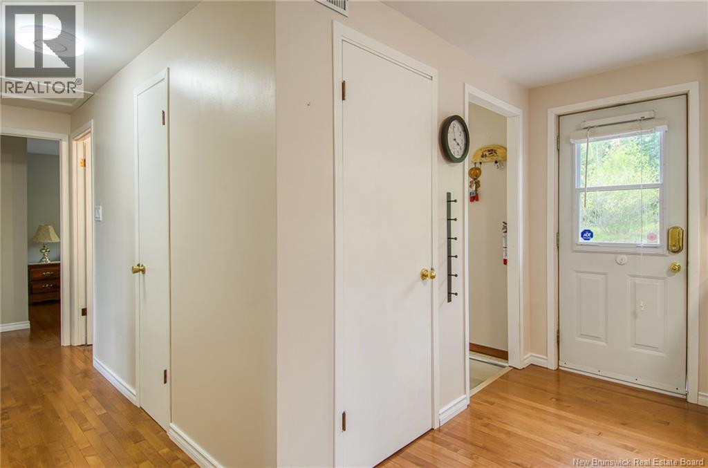 16 Armstrong Crescent - 16