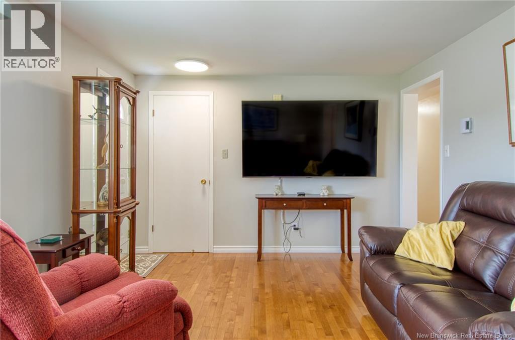 16 Armstrong Crescent - 25