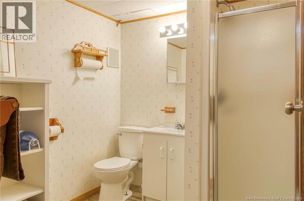 16 Armstrong Crescent - 40