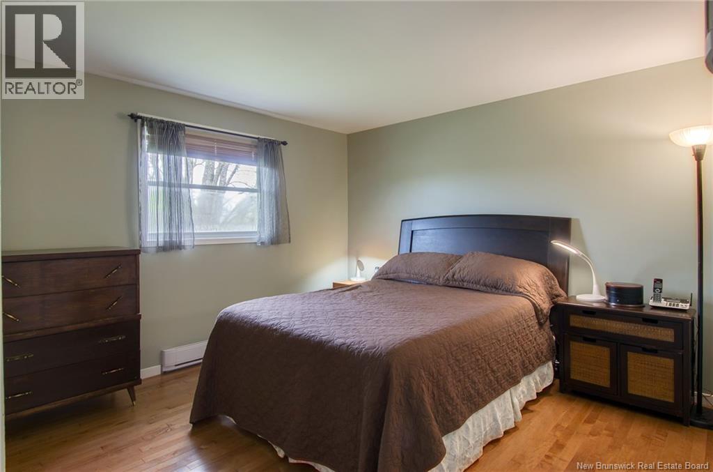 16 Armstrong Crescent - 27