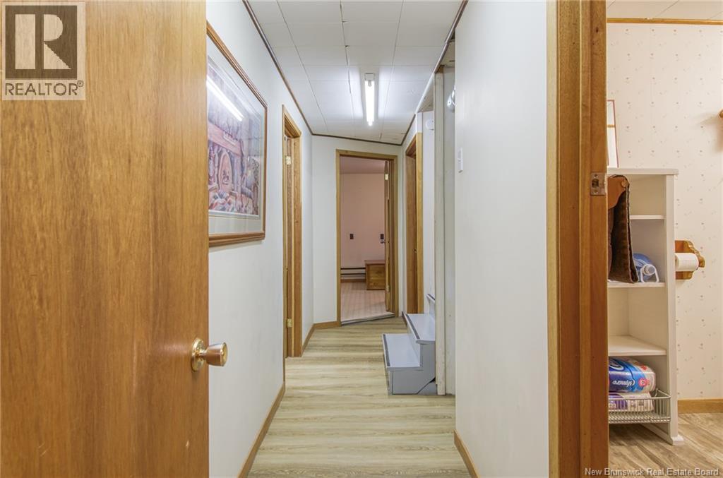 16 Armstrong Crescent - 31
