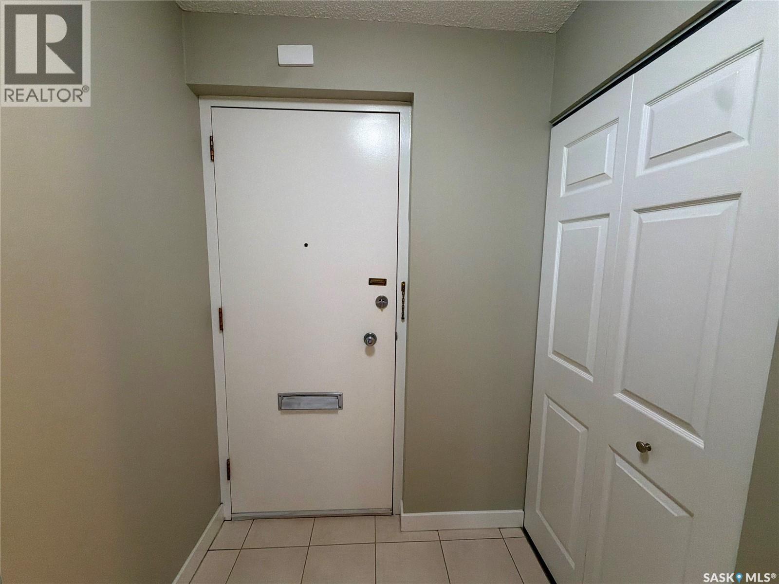 #206 4615 Rae STREET - Image 2