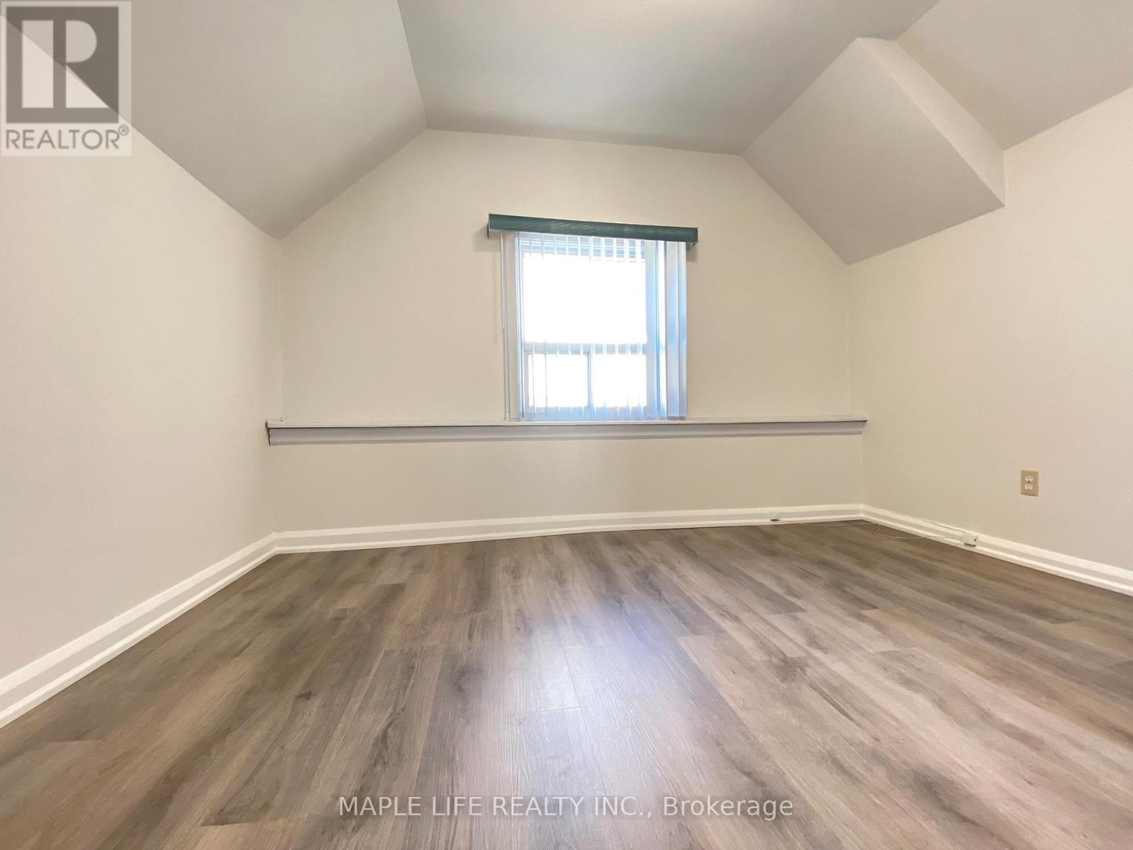 16 LYNDALE DRIVE - 14