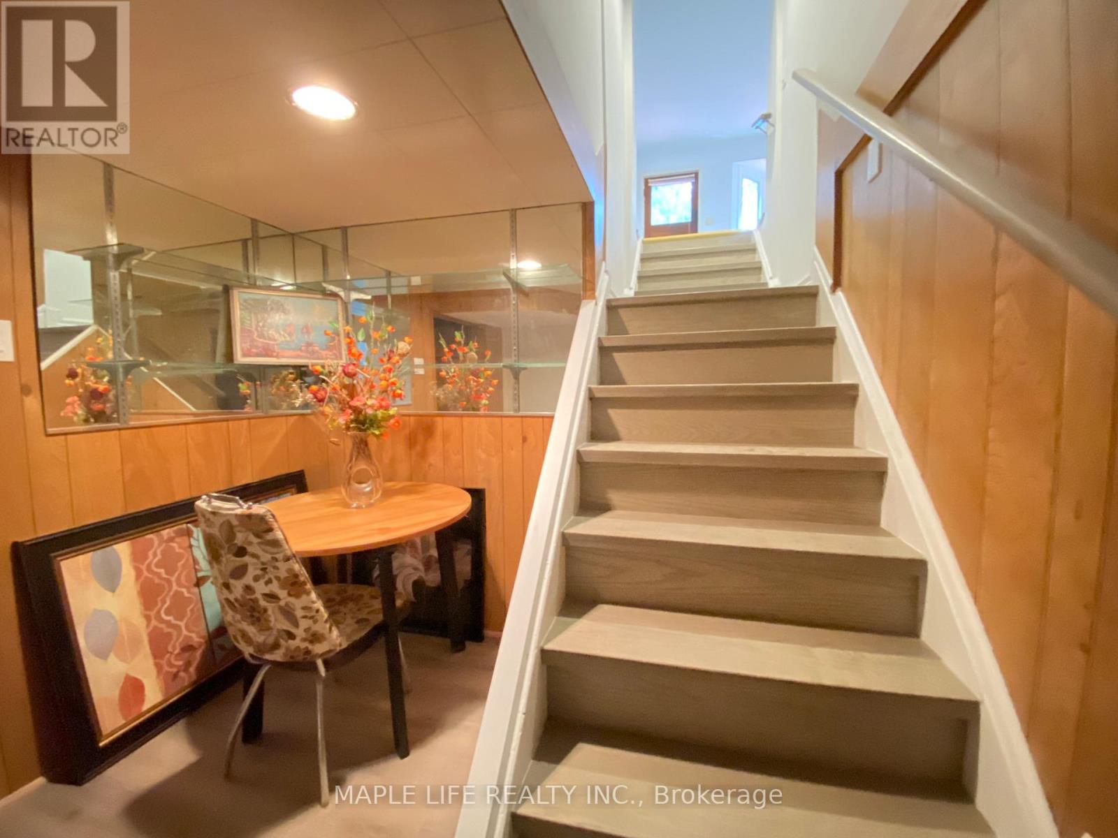 16 LYNDALE DRIVE - 15