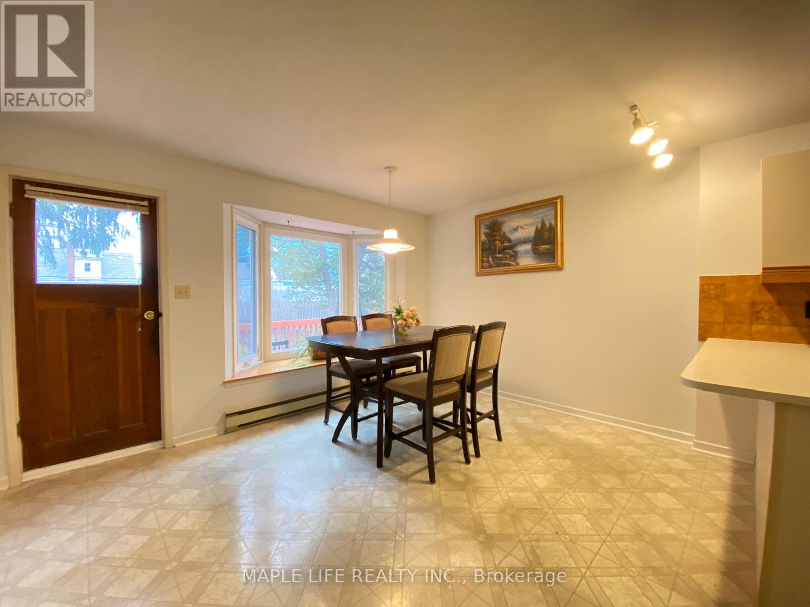 16 LYNDALE DRIVE - 8
