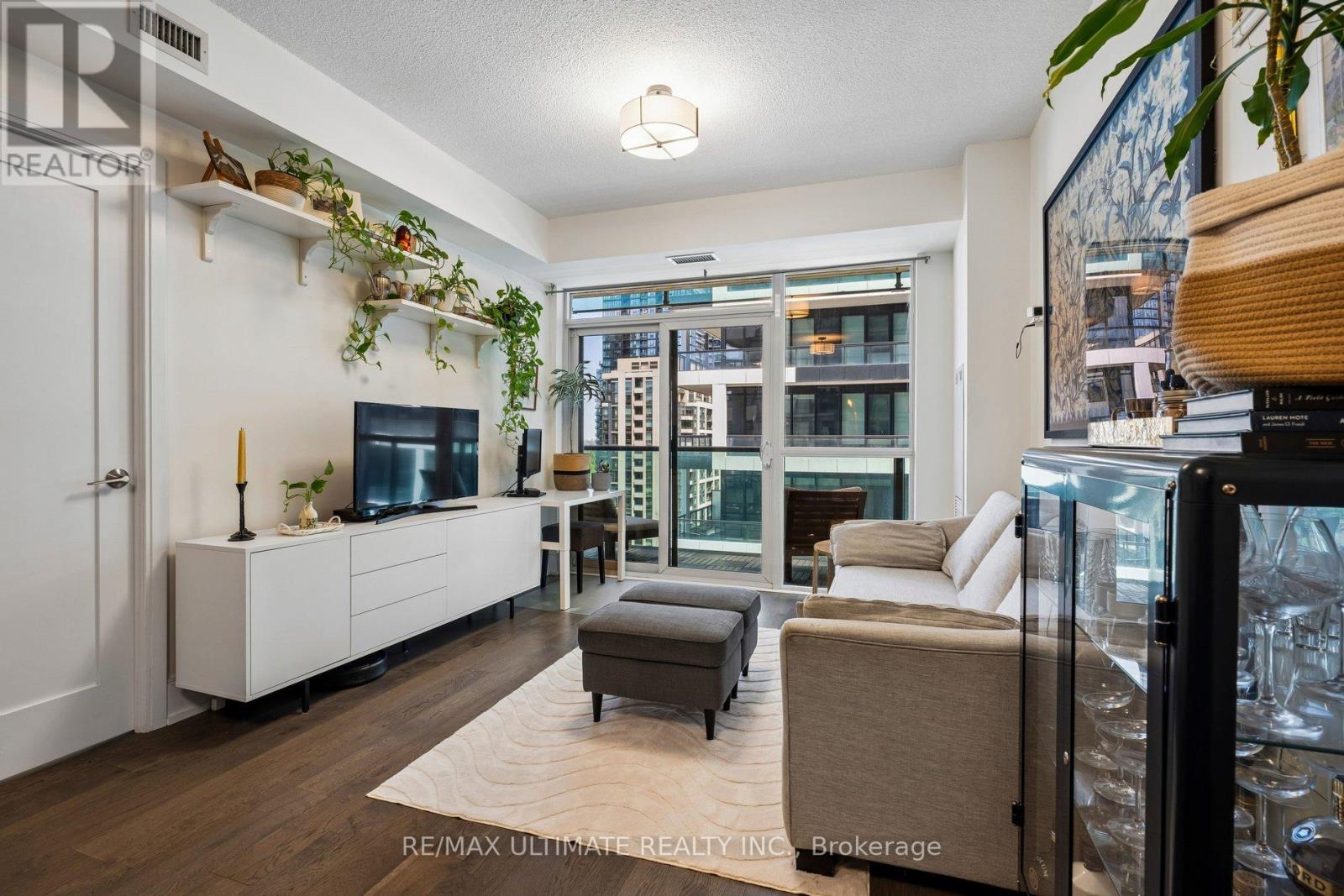 #1304 25 BROADWAY AVENUE - 12